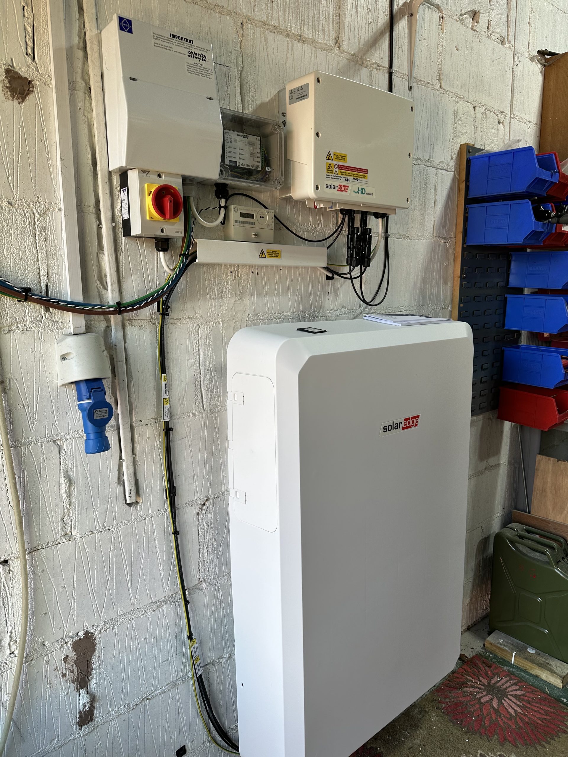 Solar battery storage system for home energy use