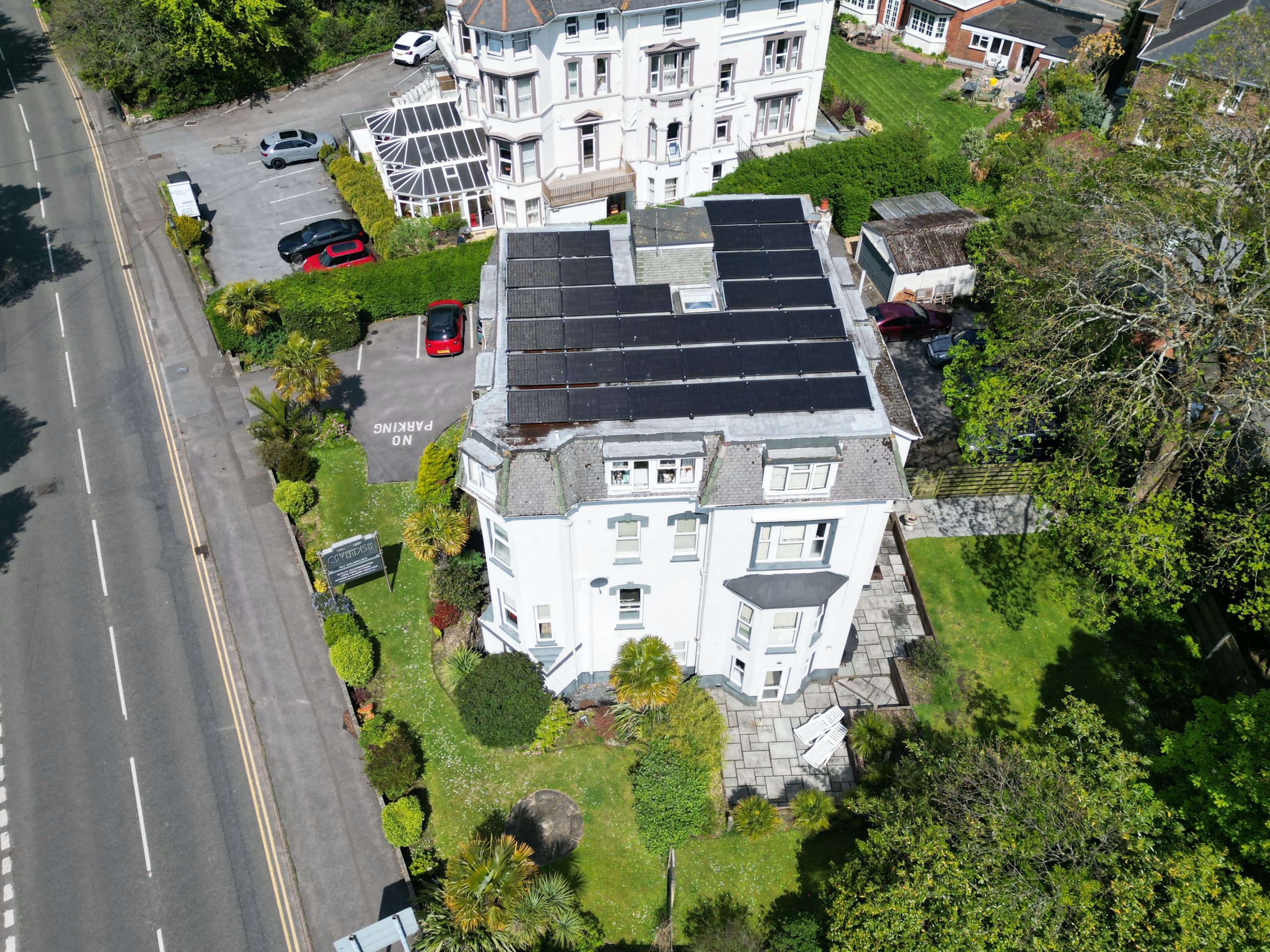 How can hotels and hospitality venues cut costs with solar panel installation UK